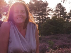OLYMPUS DIGITAL CAMERA 1 Annette face alignee a gauche Golden Hour sympa bon