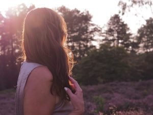 Annette profil droit sans visage golden hour parfait